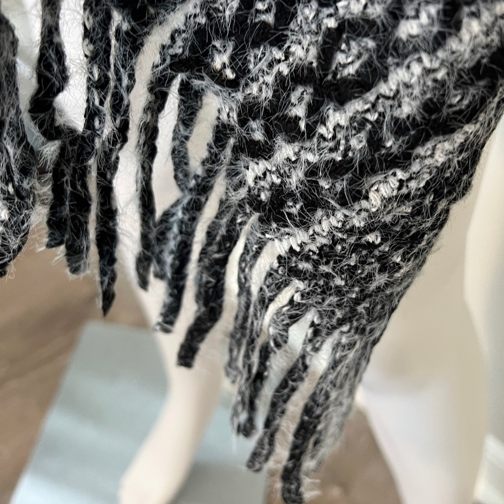 STYLINE Black/white poncho OS - Picture 5 of 9